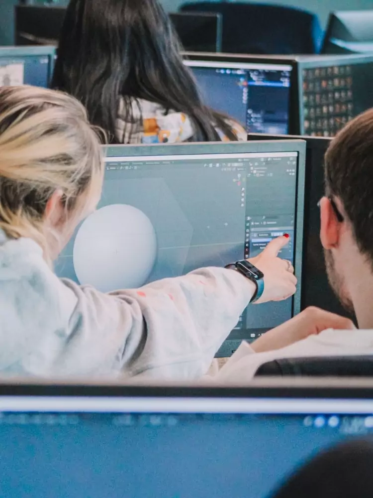 21 formations aux métiers technologiques, toutes diplômantes, délivrées sur les campus de Paris, Lyon, Bordeaux ou online.